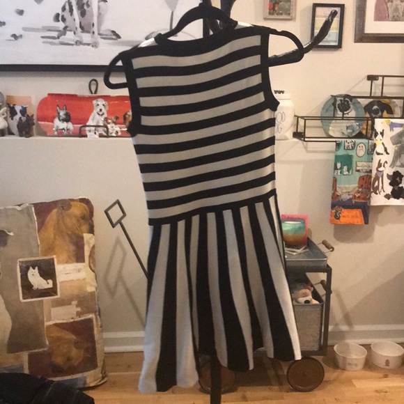 Black and White striped Kling fit and flare dress - Picture 6 of 6